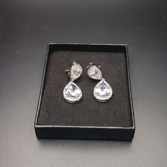 AW Cubic Zirconia Teardrop Silver Bridal Earrings New - Picture 1 of 3